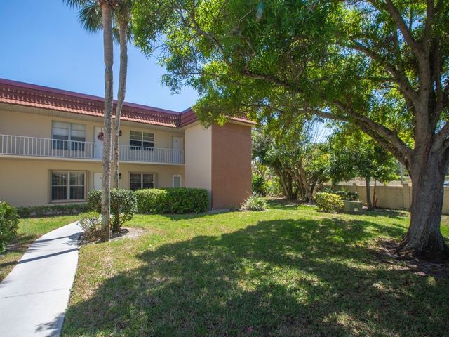 95 Spring Lake Drive SW 101, Vero Beach, FL 32962