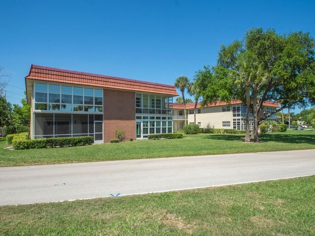 95 Spring Lake Drive SW 101, Vero Beach, FL 32962