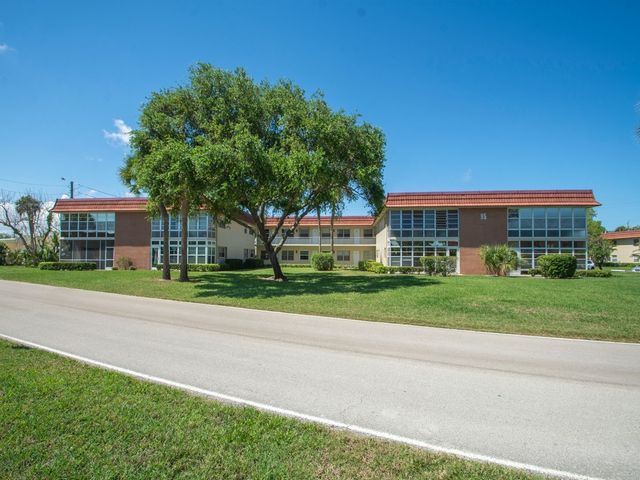 95 Spring Lake Drive SW 101, Vero Beach, FL 32962