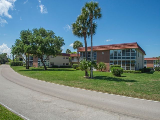95 Spring Lake Drive SW 101, Vero Beach, FL 32962