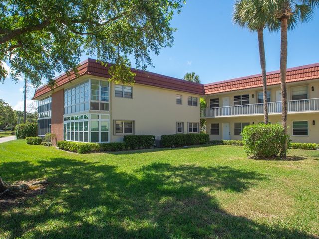 95 Spring Lake Drive SW 101, Vero Beach, FL 32962