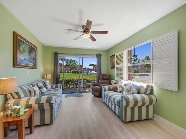 95 Spring Lake Drive SW 101, Vero Beach, FL 32962