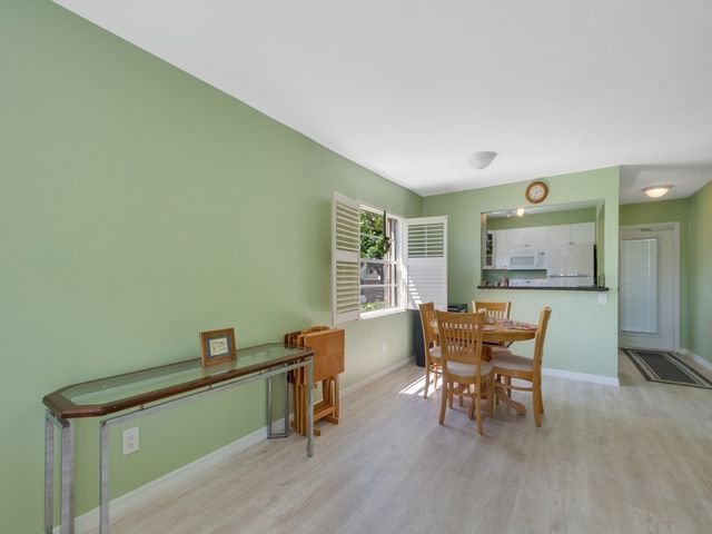 95 Spring Lake Drive SW 101, Vero Beach, FL 32962