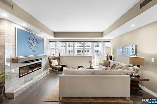 800 Ave At Port Imperial 318, Weehawken, NJ 07086