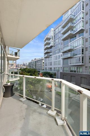 800 Ave At Port Imperial 318, Weehawken, NJ 07086