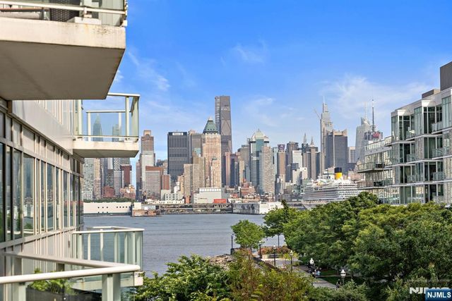 800 Ave At Port Imperial 318, Weehawken, NJ 07086