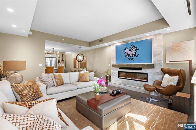 800 Ave At Port Imperial 318, Weehawken, NJ 07086