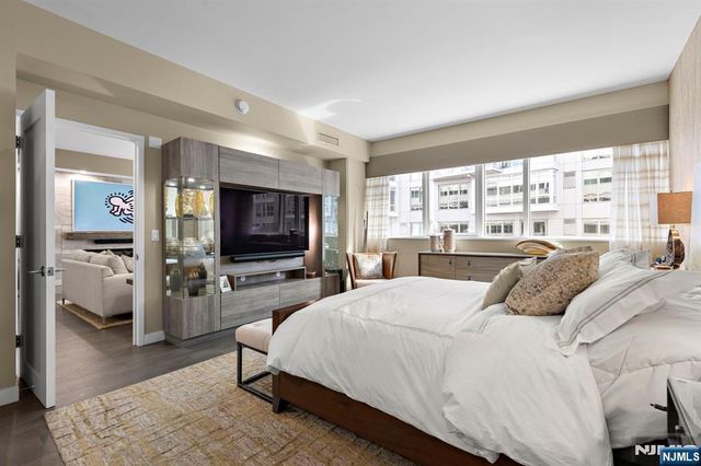 800 Ave At Port Imperial 318, Weehawken, NJ 07086