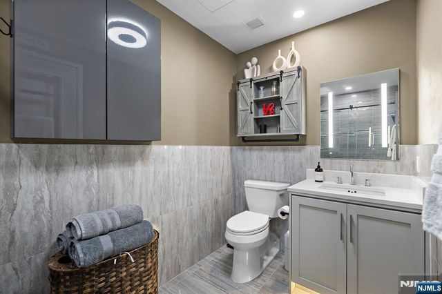 800 Ave At Port Imperial 318, Weehawken, NJ 07086