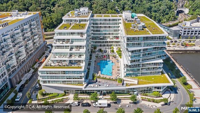 800 Ave At Port Imperial 318, Weehawken, NJ 07086