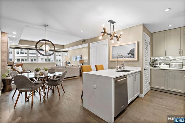 800 Ave At Port Imperial 318, Weehawken, NJ 07086