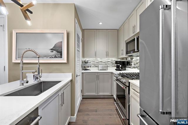800 Ave At Port Imperial 318, Weehawken, NJ 07086