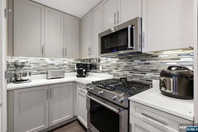 800 Ave At Port Imperial 318, Weehawken, NJ 07086