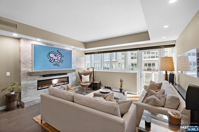 800 Ave At Port Imperial 318, Weehawken, NJ 07086