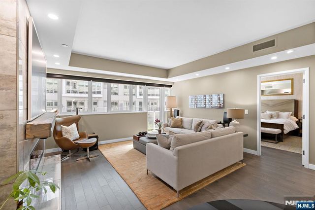 800 Ave At Port Imperial 318, Weehawken, NJ 07086