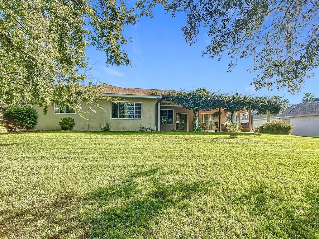 Image 20 of property listing at 13700 SE 90TH COURT, Summerfield, FL 34491