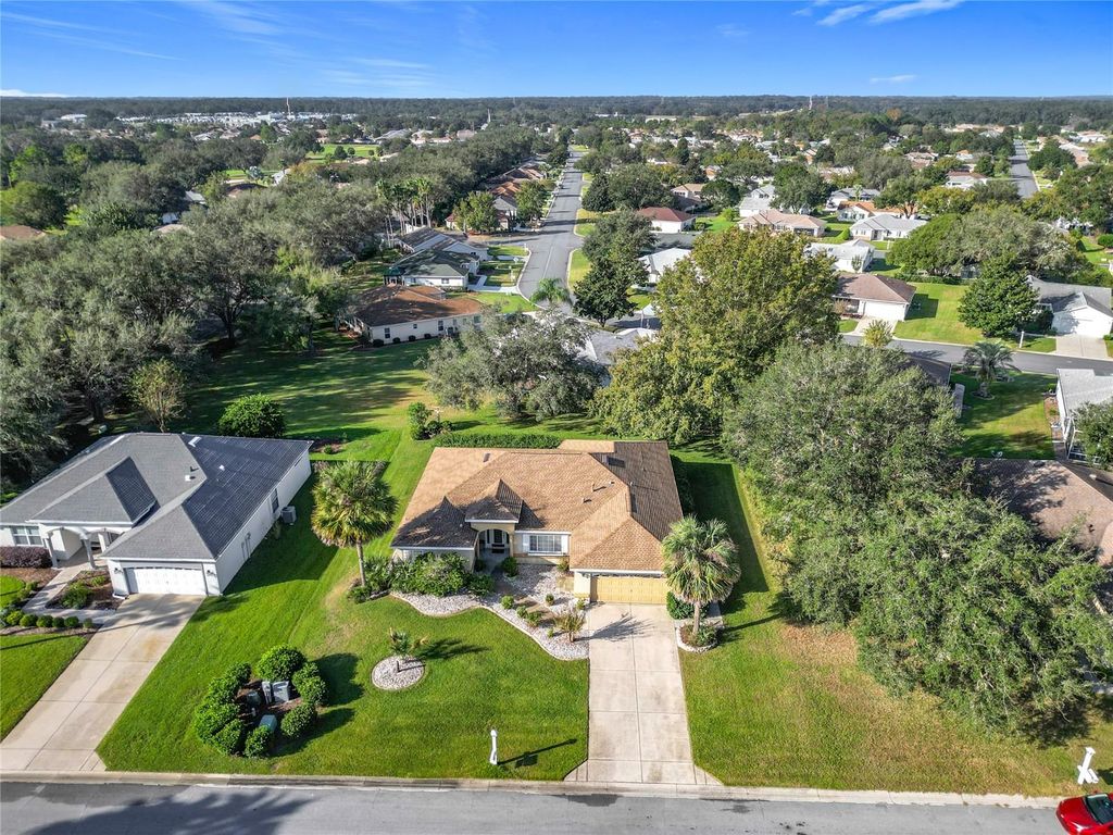 Image 27 of property listing at 13700 SE 90TH COURT, Summerfield, FL 34491