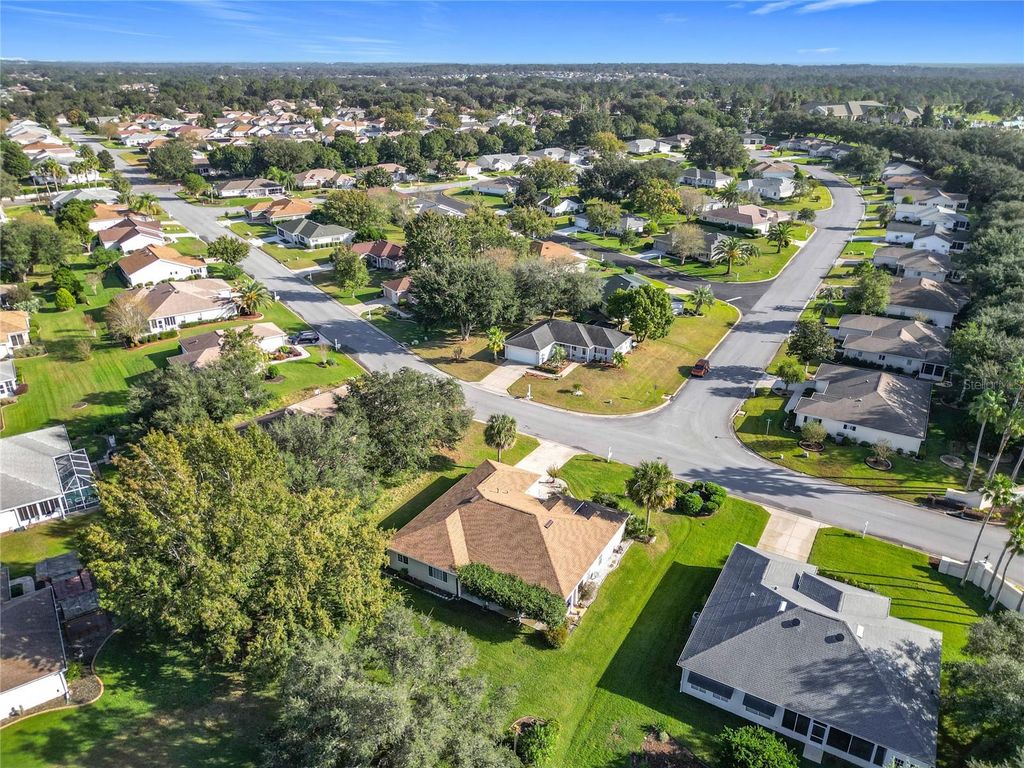 Image 32 of property listing at 13700 SE 90TH COURT, Summerfield, FL 34491