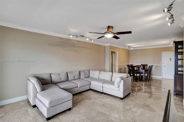 500 Bayview Dr PH20, Sunny Isles Beach, FL 33160