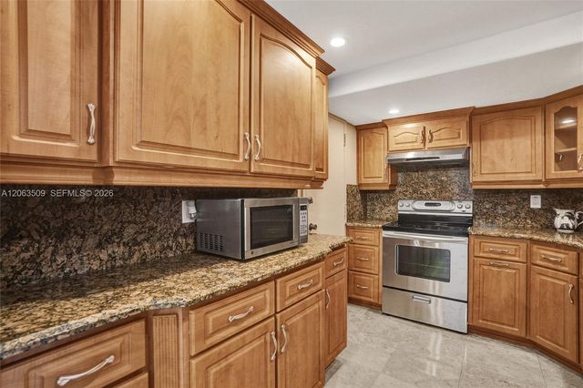 500 Bayview Dr PH20, Sunny Isles Beach, FL 33160