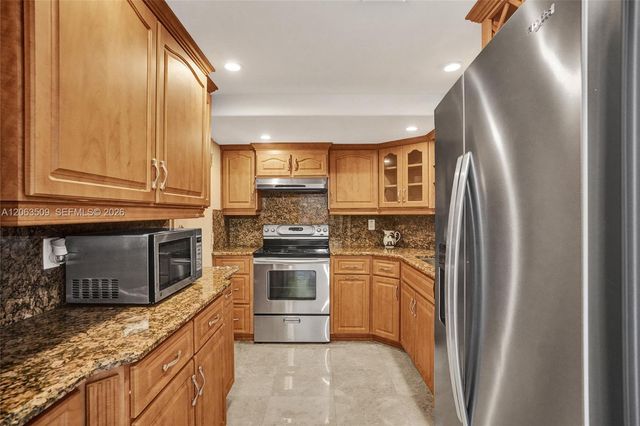 500 Bayview Dr PH20, Sunny Isles Beach, FL 33160