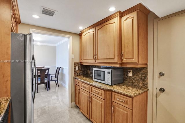 500 Bayview Dr PH20, Sunny Isles Beach, FL 33160