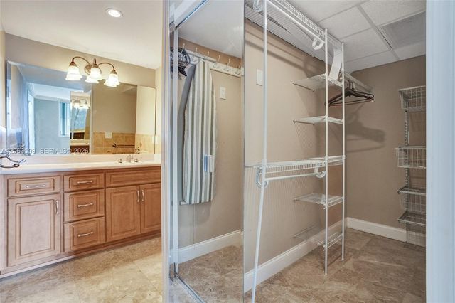 500 Bayview Dr PH20, Sunny Isles Beach, FL 33160
