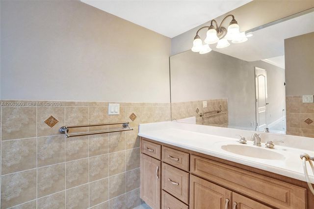 500 Bayview Dr PH20, Sunny Isles Beach, FL 33160