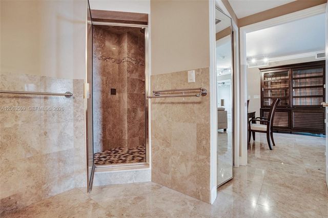 500 Bayview Dr PH20, Sunny Isles Beach, FL 33160