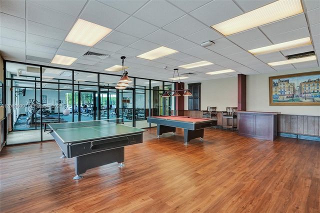 500 Bayview Dr PH20, Sunny Isles Beach, FL 33160