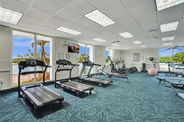 500 Bayview Dr PH20, Sunny Isles Beach, FL 33160