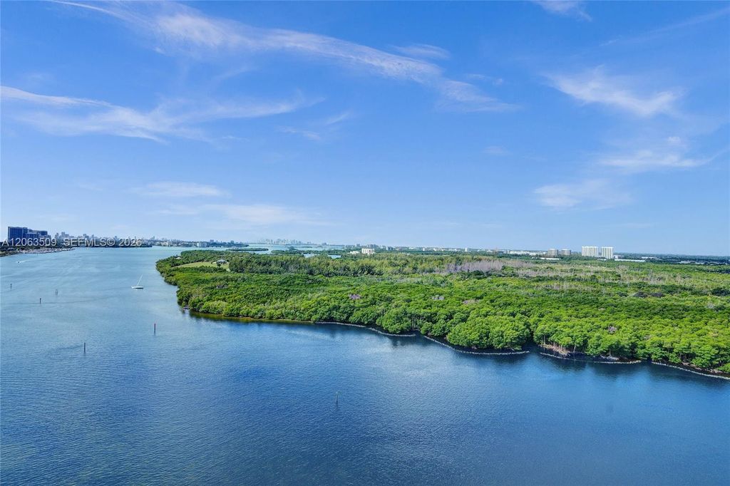500 Bayview Dr PH20, Sunny Isles Beach, FL 33160