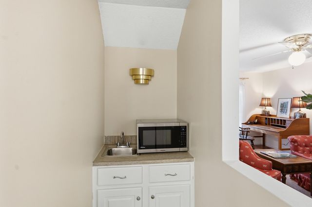 36 Manor Boulevard, Hanahan, SC 29410