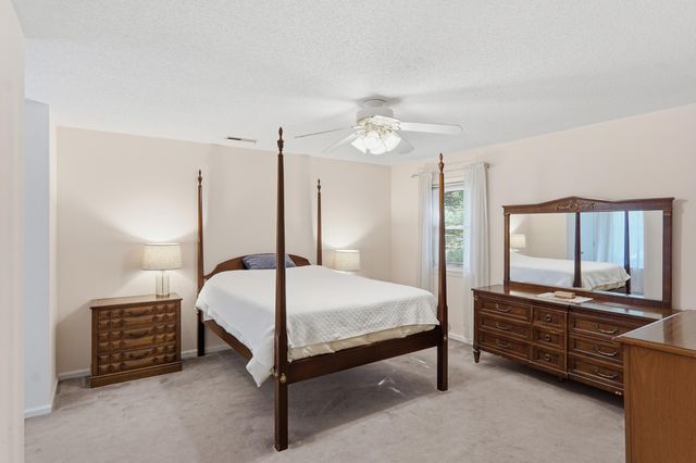 36 Manor Boulevard, Hanahan, SC 29410