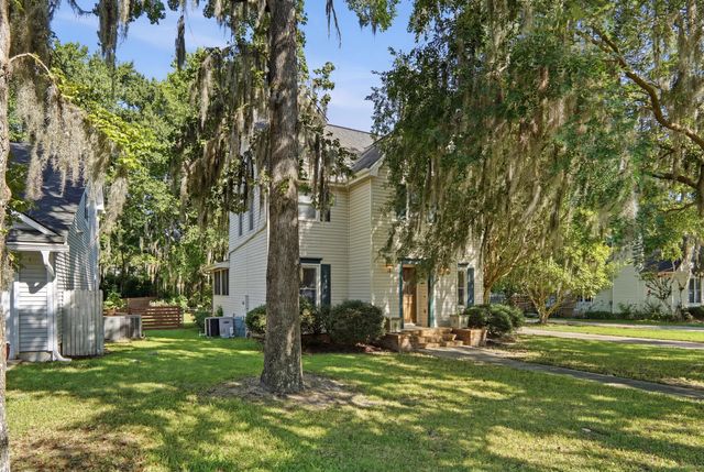 36 Manor Boulevard, Hanahan, SC 29410