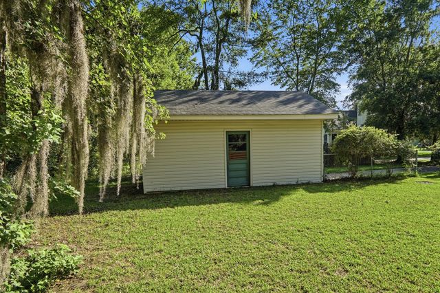36 Manor Boulevard, Hanahan, SC 29410