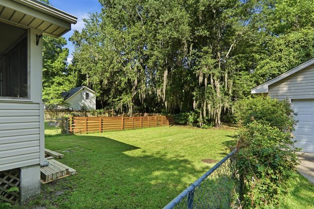 36 Manor Boulevard, Hanahan, SC 29410