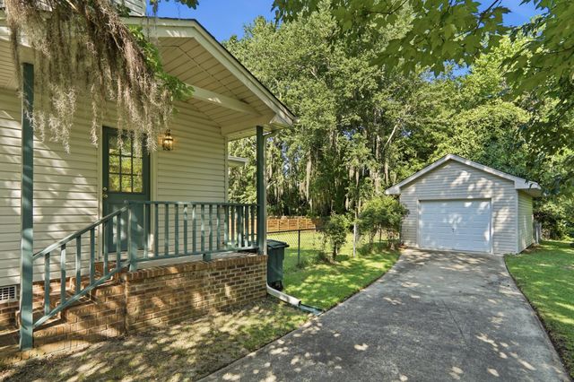36 Manor Boulevard, Hanahan, SC 29410