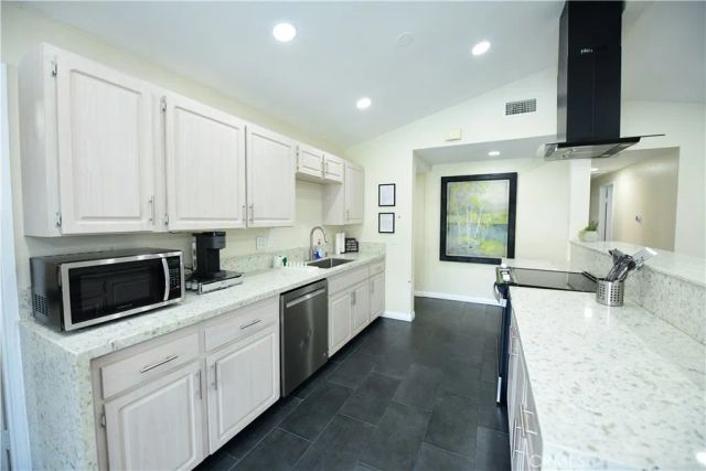 9452 Larrabee Avenue, San Diego, CA 92123