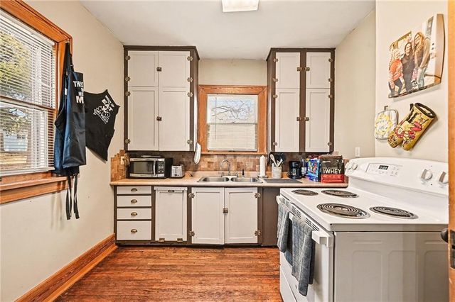 421 W COOPER Street, Maryville, MO 64468