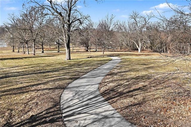 421 W COOPER Street, Maryville, MO 64468