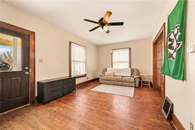 421 W COOPER Street, Maryville, MO 64468