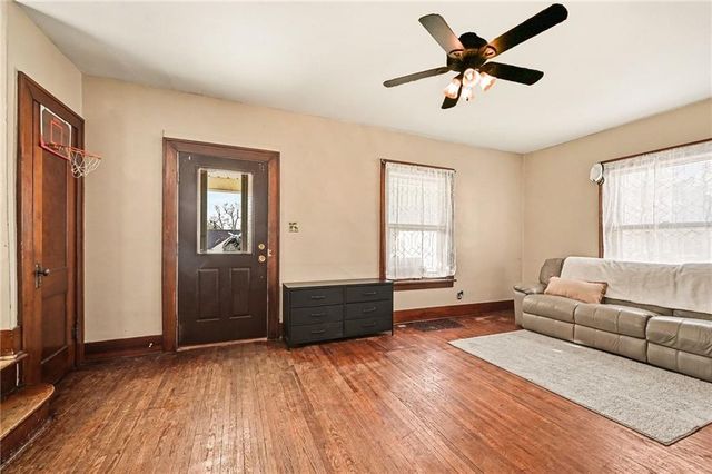 421 W COOPER Street, Maryville, MO 64468