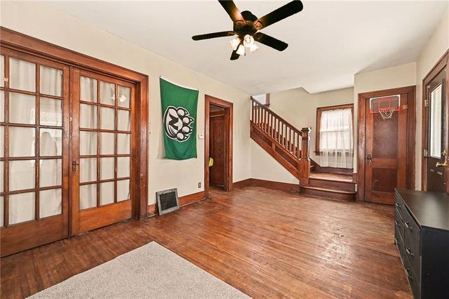 421 W COOPER Street, Maryville, MO 64468