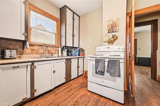 421 W COOPER Street, Maryville, MO 64468