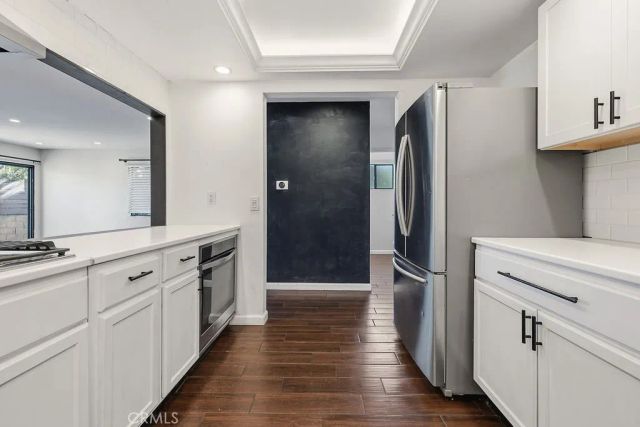 7231 Balboa, Lake Balboa, CA 91406