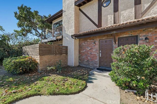 7231 Balboa, Lake Balboa, CA 91406