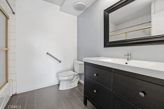 7231 Balboa, Lake Balboa, CA 91406