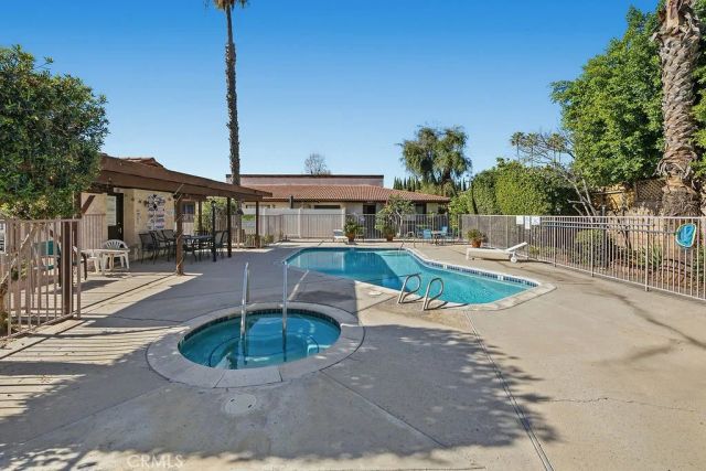 7231 Balboa, Lake Balboa, CA 91406