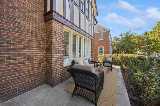 1116 N Elmwood Avenue, Oak Park, IL 60302